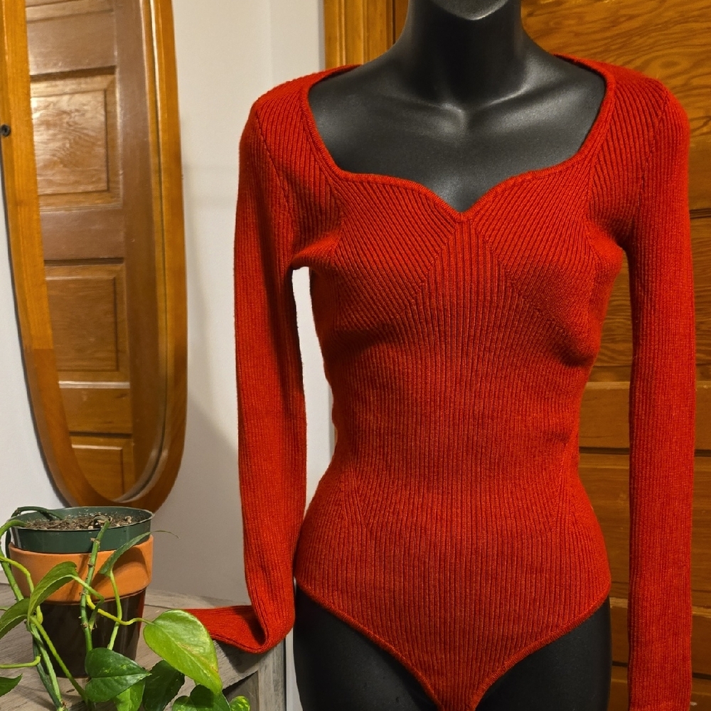 Takara Red Sweetheart Neckline Ribbed Knit Lonf Sleeve Bodysuit Medium